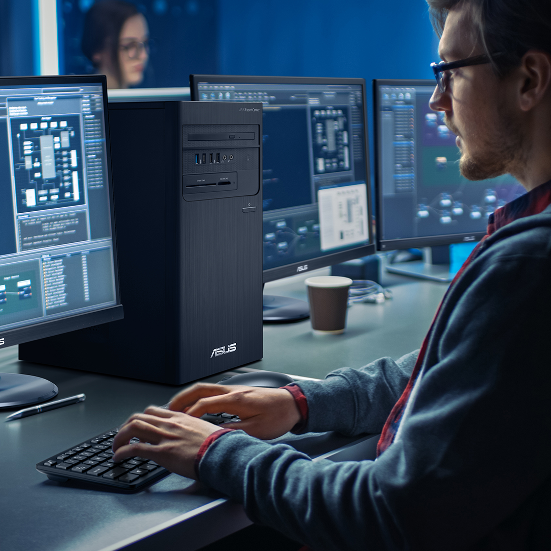 保护您的组织 IT 员工使用 ASUS ExpertCenter 桌面计算机和屏幕专注于他们的工作。